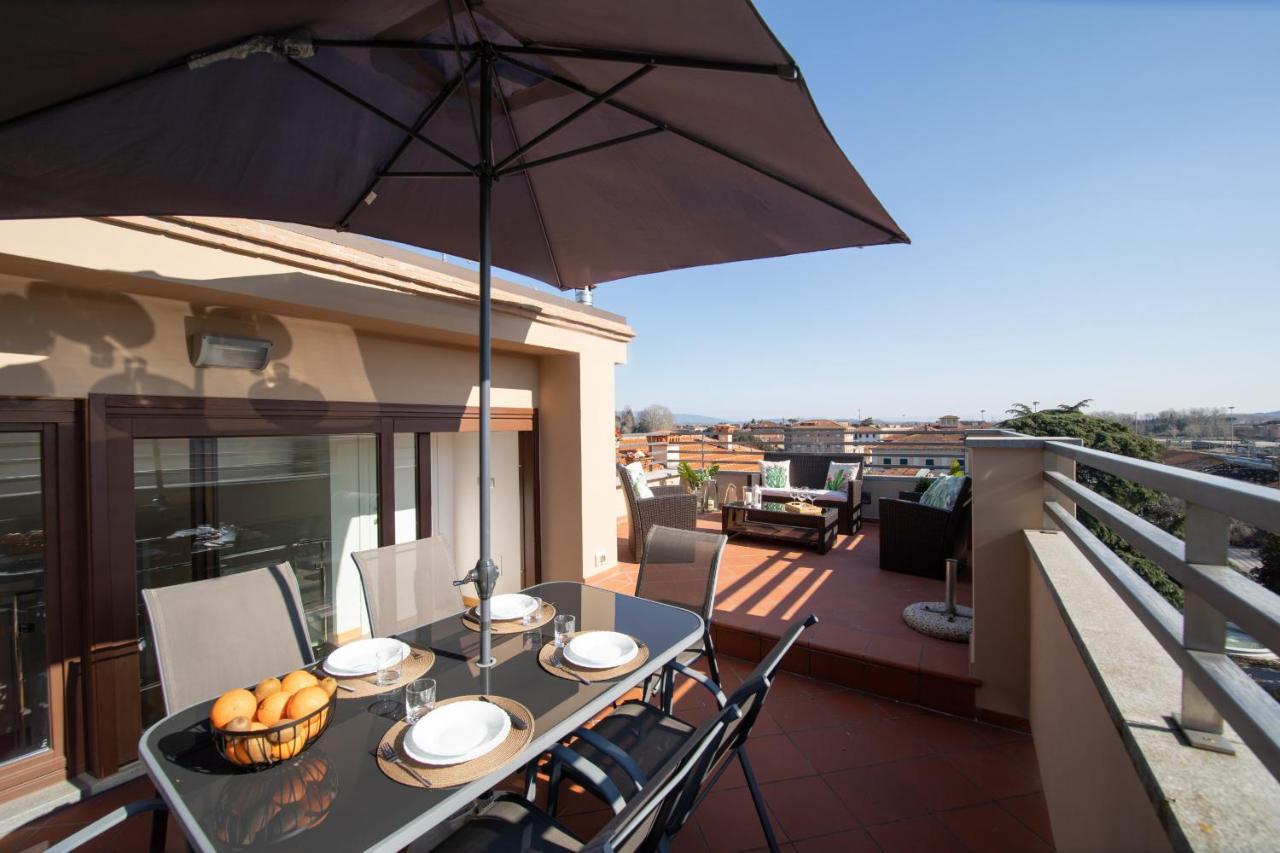 Rooftop Delight With Terrace Lucca Bagian luar foto