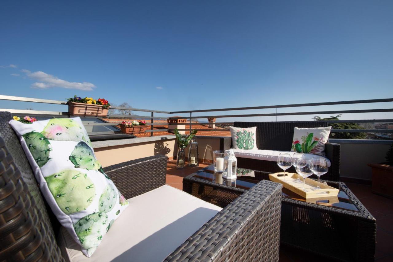 Rooftop Delight With Terrace Lucca Bagian luar foto