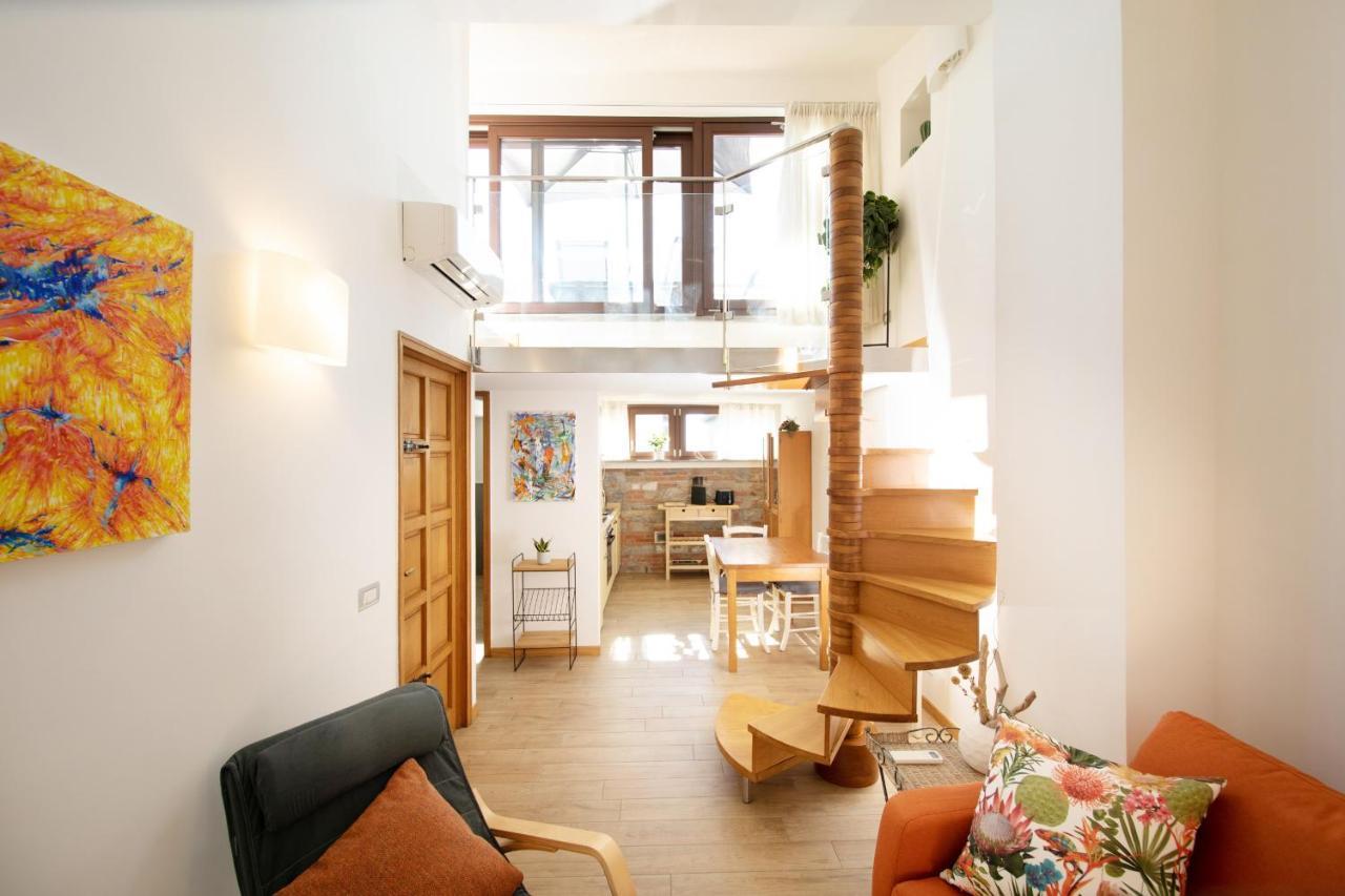 Rooftop Delight With Terrace Lucca Bagian luar foto